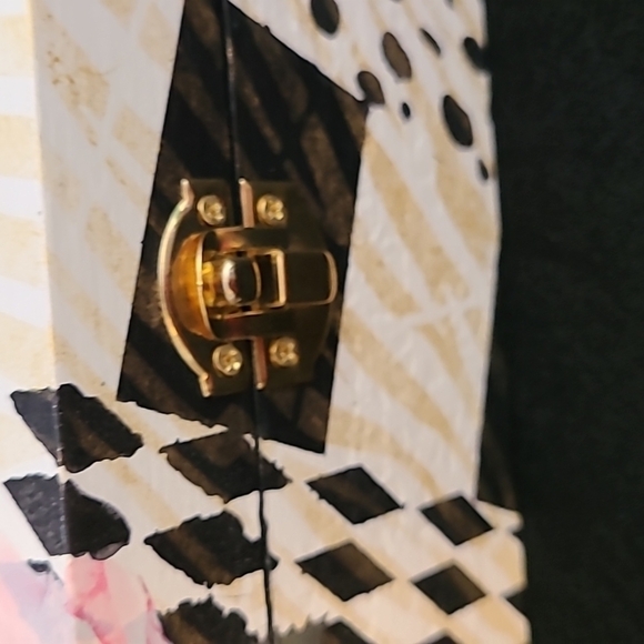 Handcrafted & Decorated Modern WOODEN BOX - Picture 10 of 12